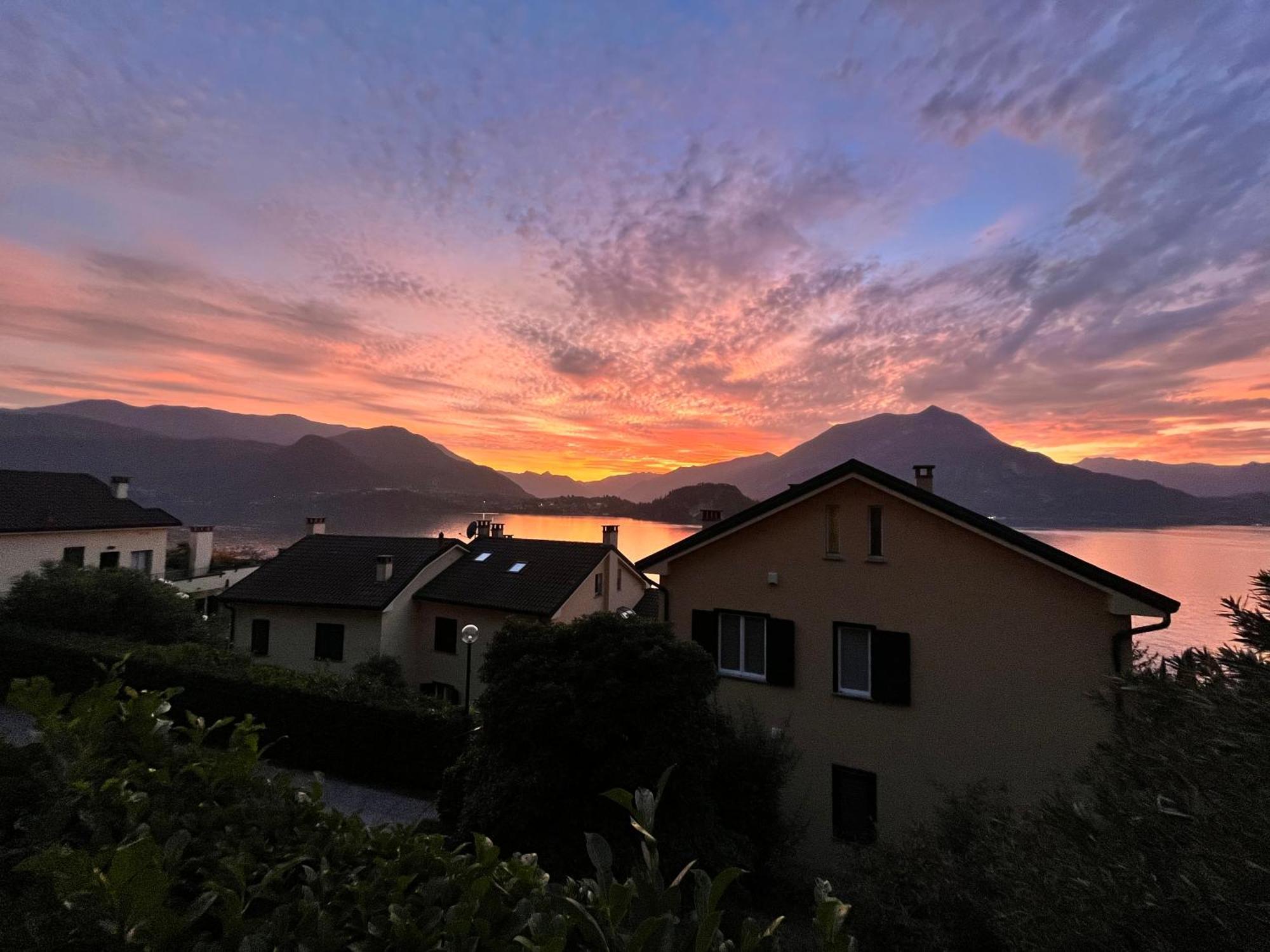 Il Terrazzo Sul Lago Варенна Экстерьер фото